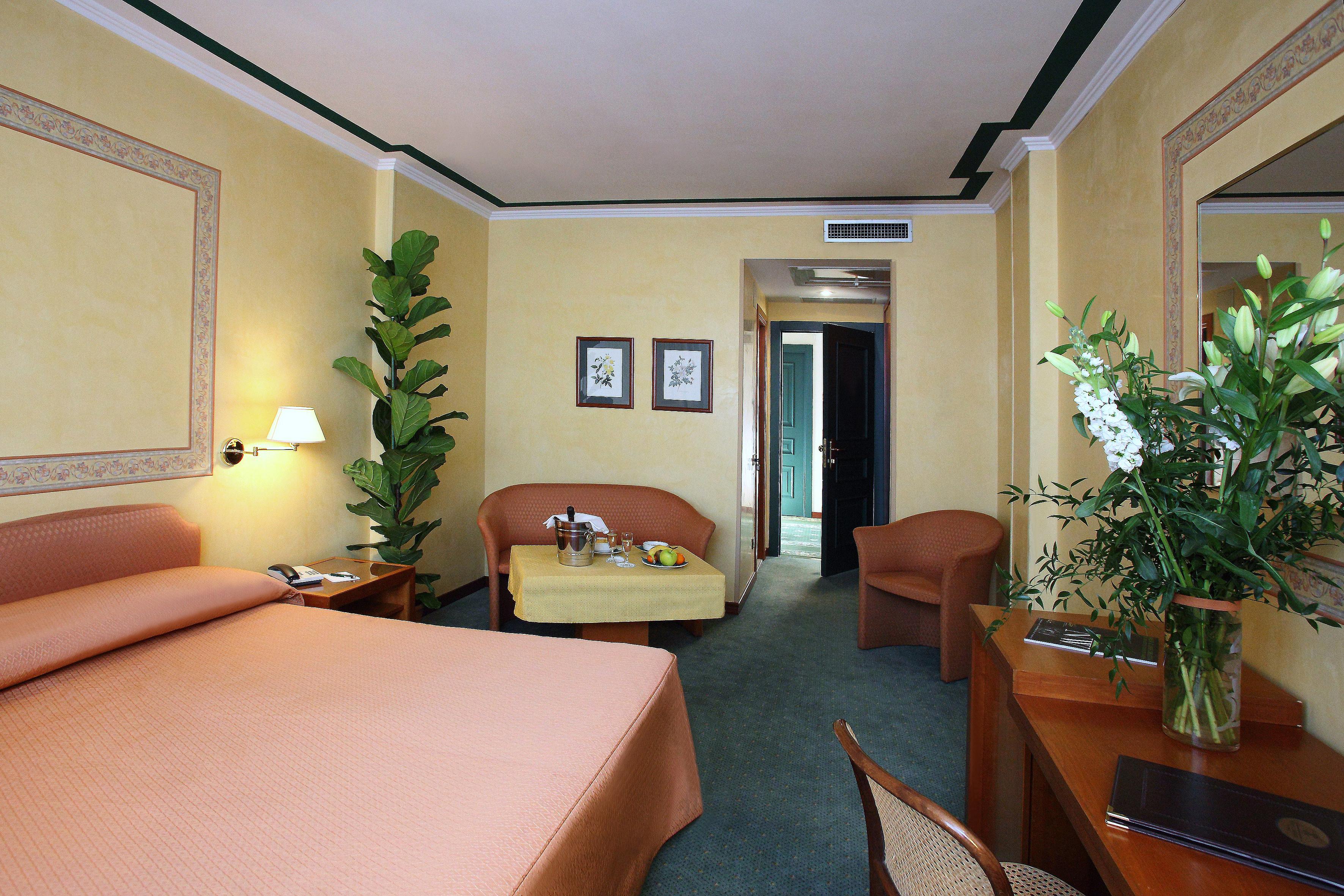 Hotel Cyrano Saronno Esterno foto