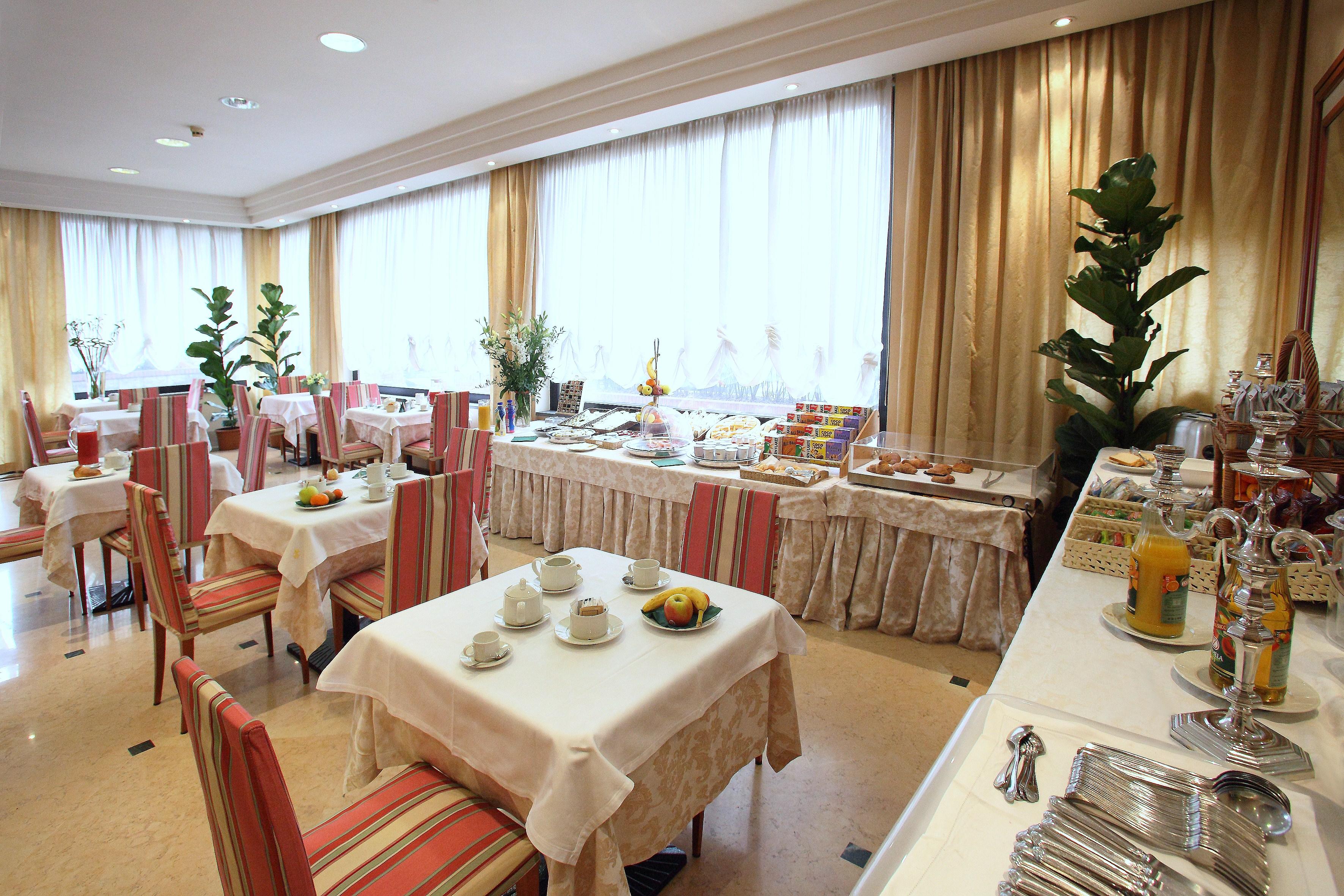 Hotel Cyrano Saronno Esterno foto