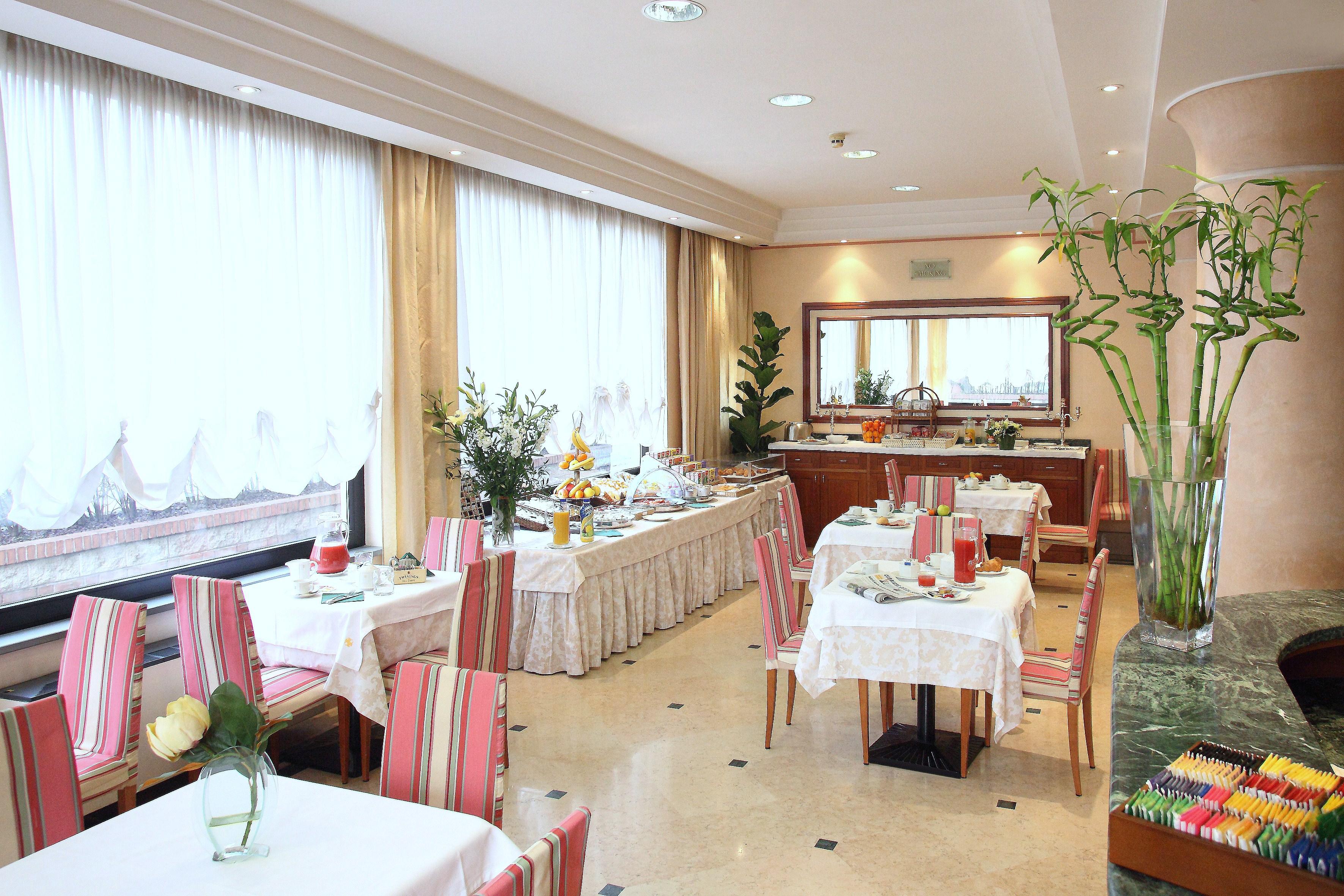 Hotel Cyrano Saronno Esterno foto
