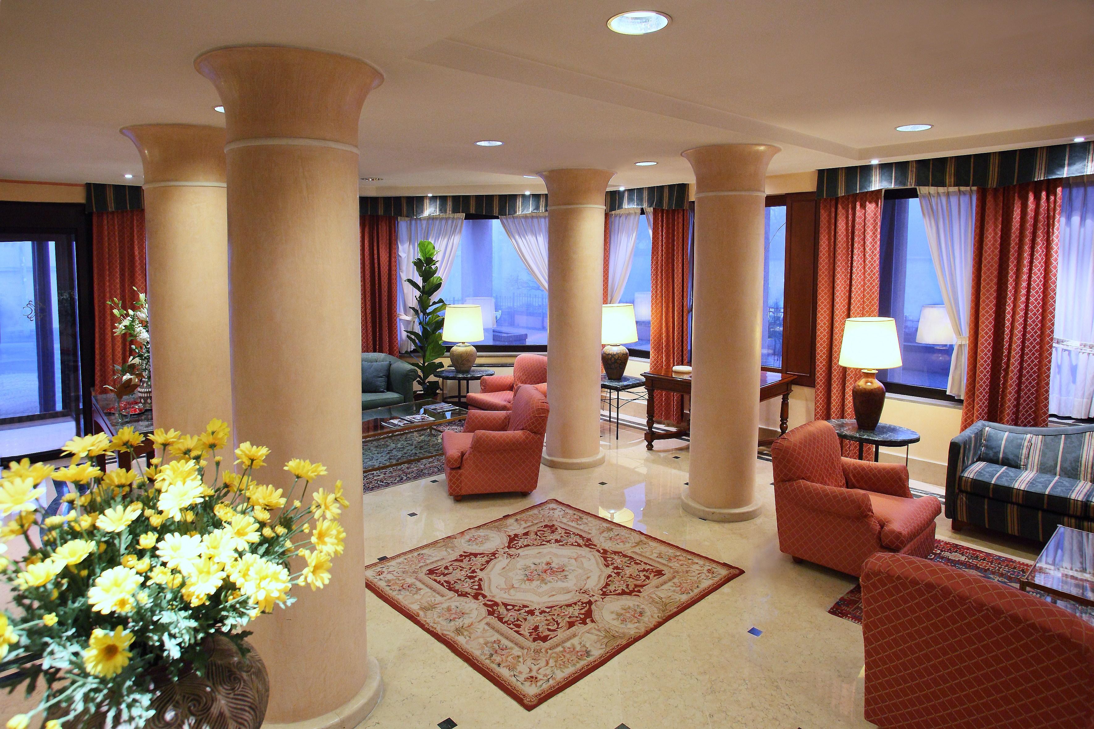 Hotel Cyrano Saronno Esterno foto