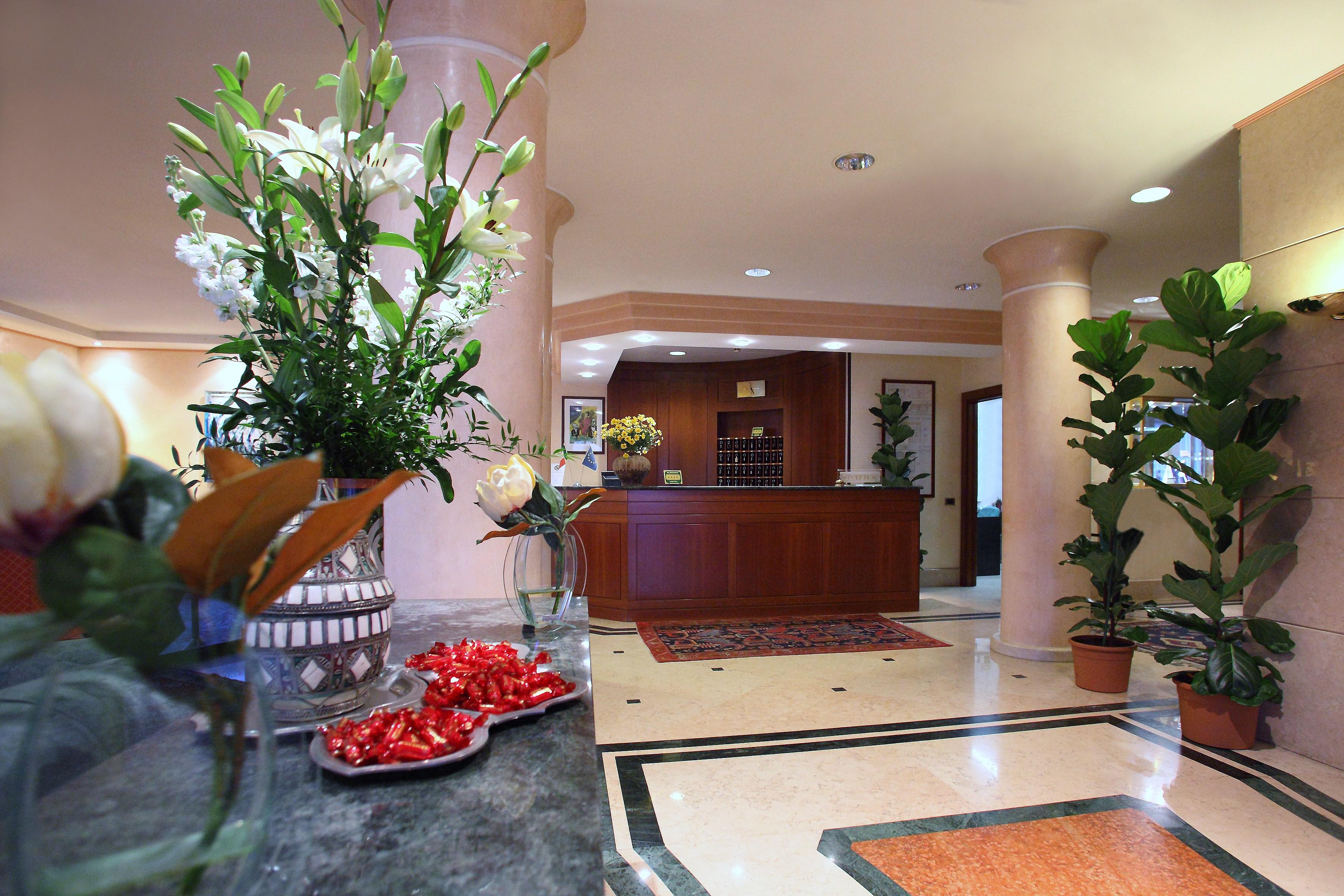 Hotel Cyrano Saronno Esterno foto