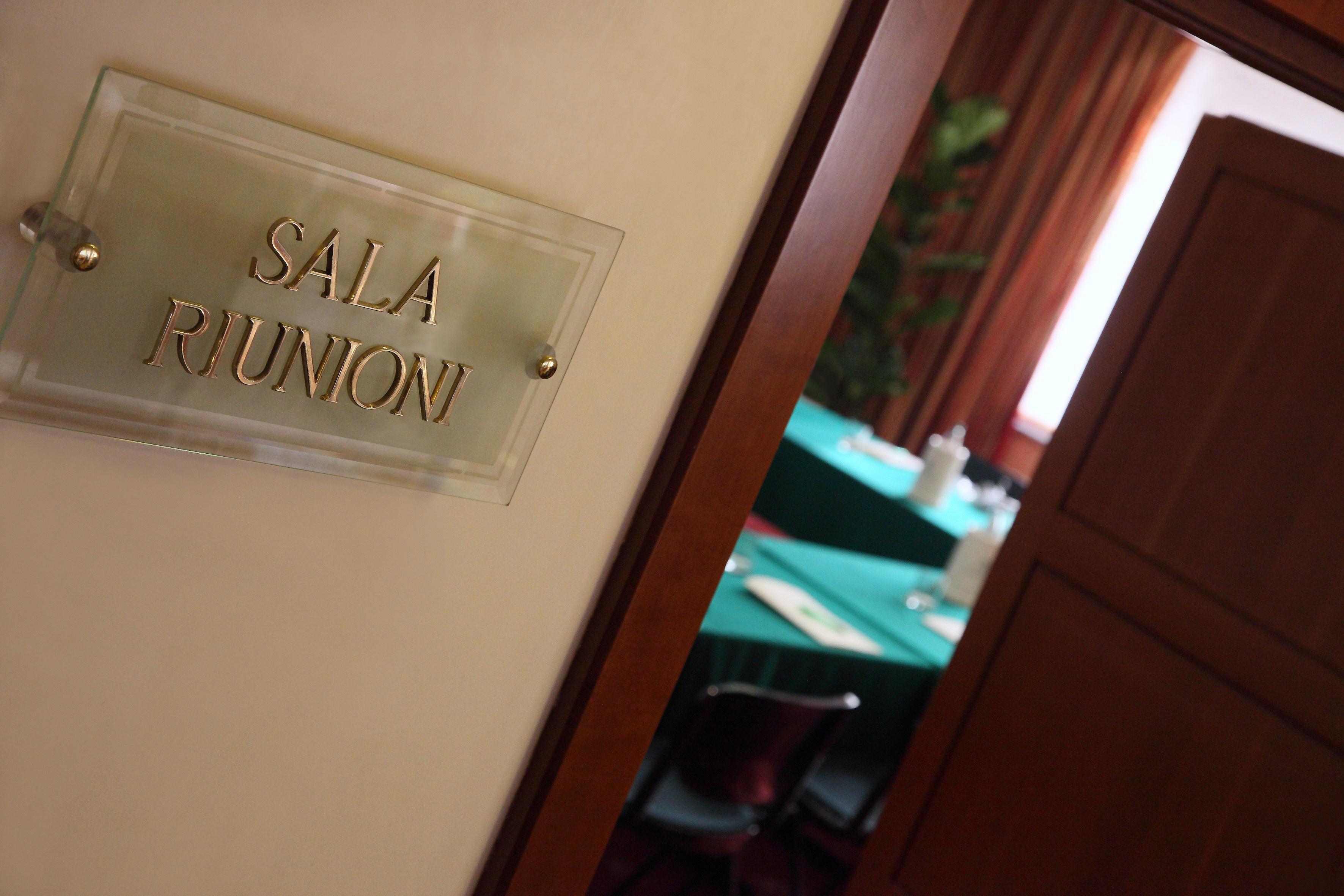 Hotel Cyrano Saronno Esterno foto