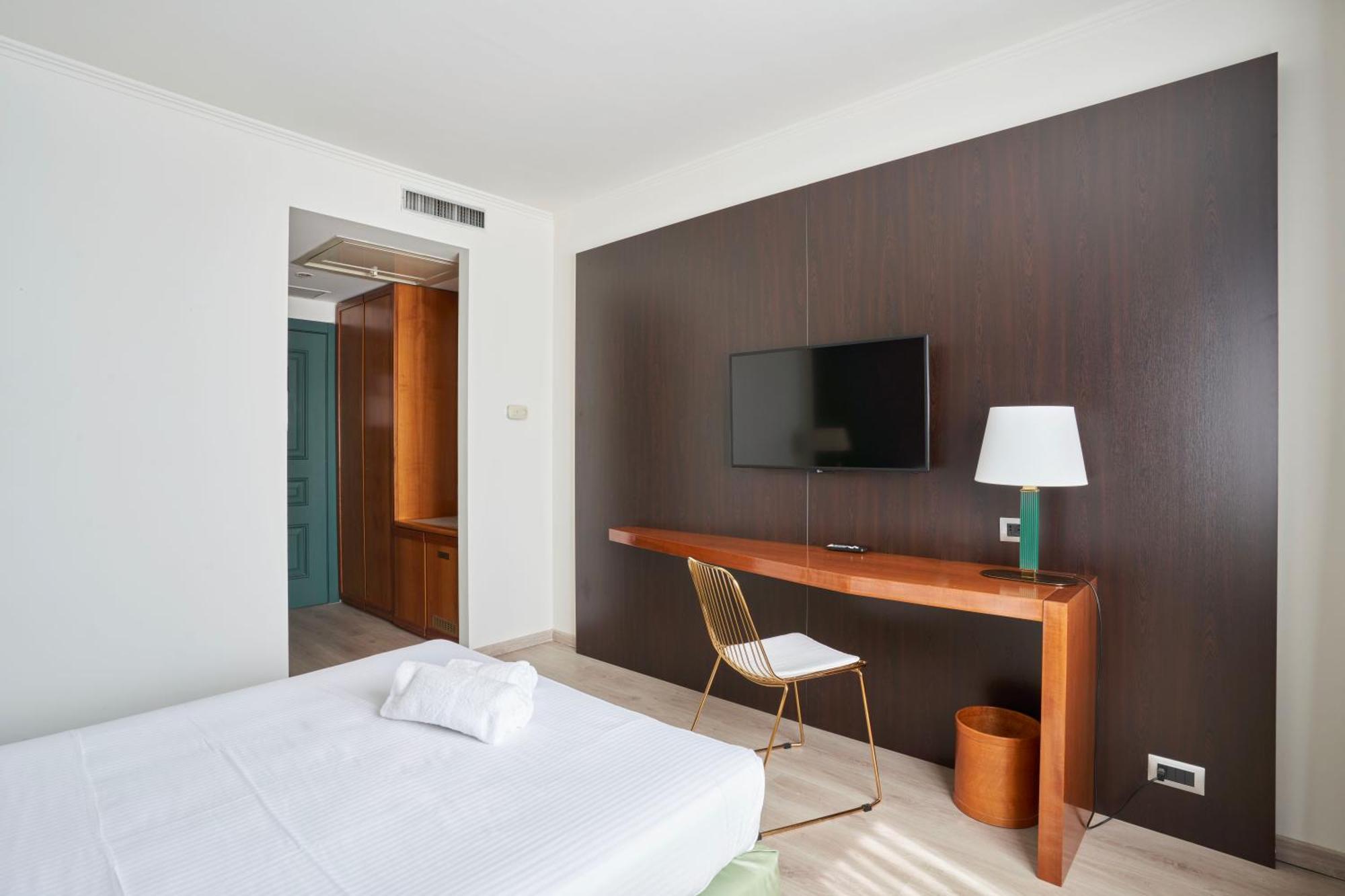 Hotel Cyrano Saronno Esterno foto