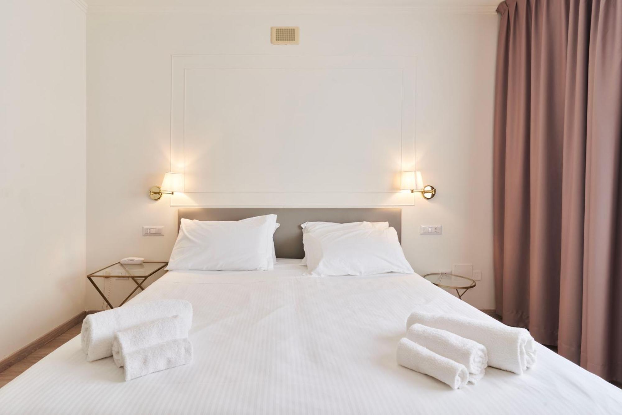 Hotel Cyrano Saronno Esterno foto