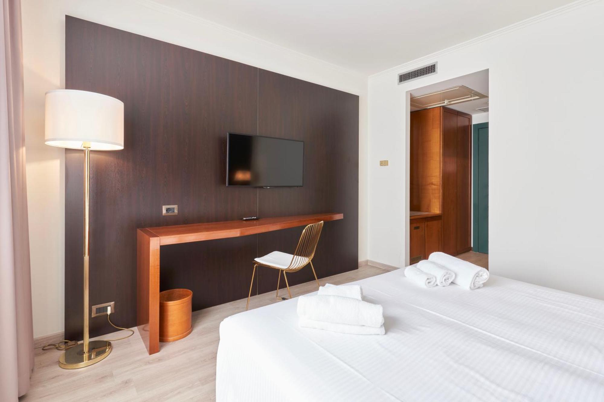 Hotel Cyrano Saronno Esterno foto