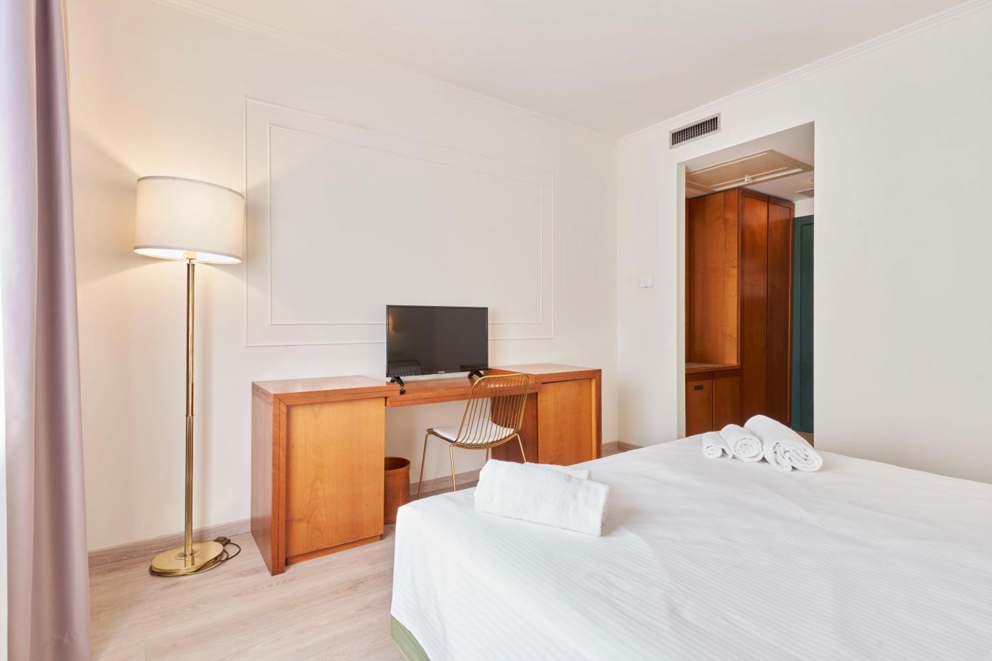 Hotel Cyrano Saronno Esterno foto