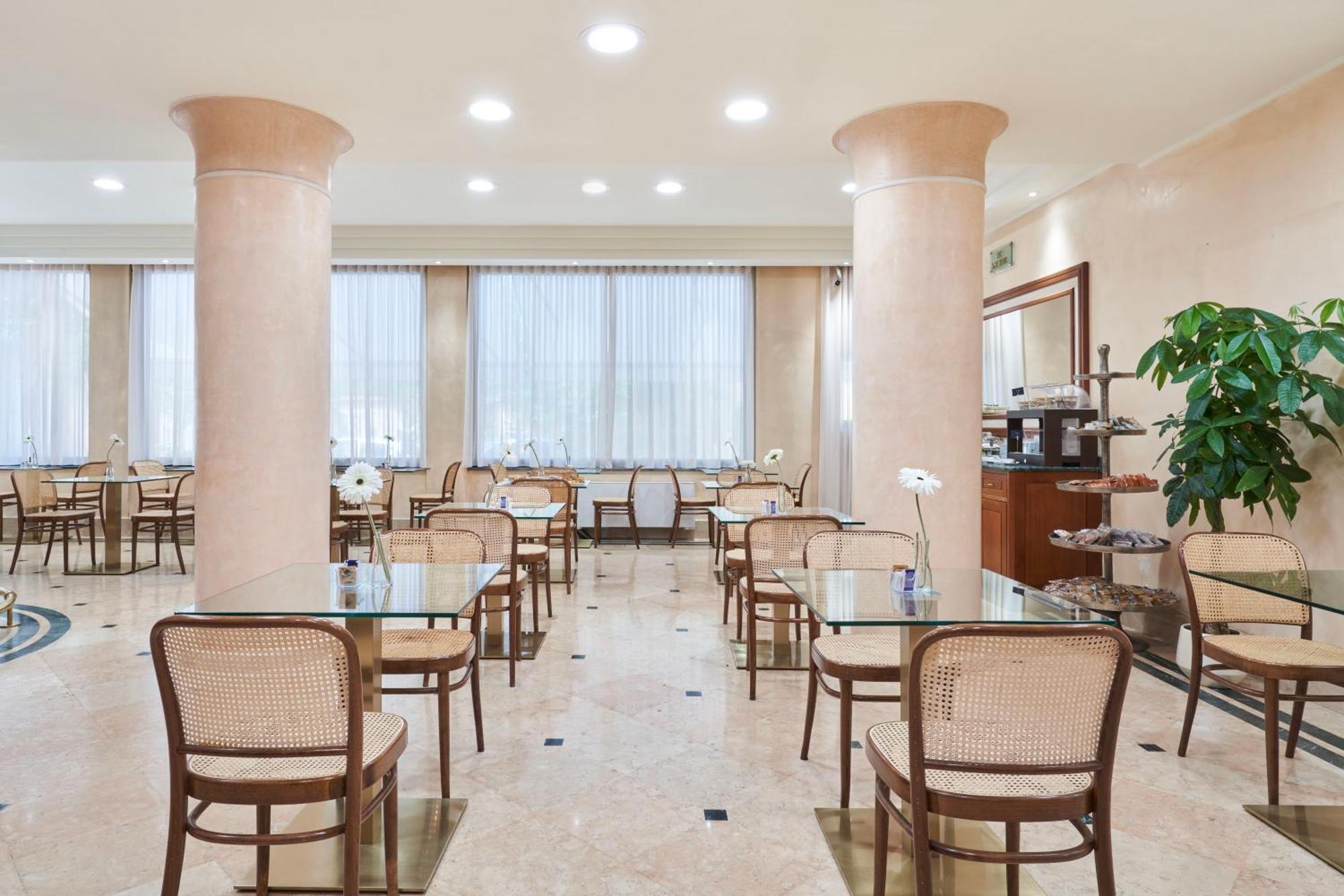 Hotel Cyrano Saronno Esterno foto