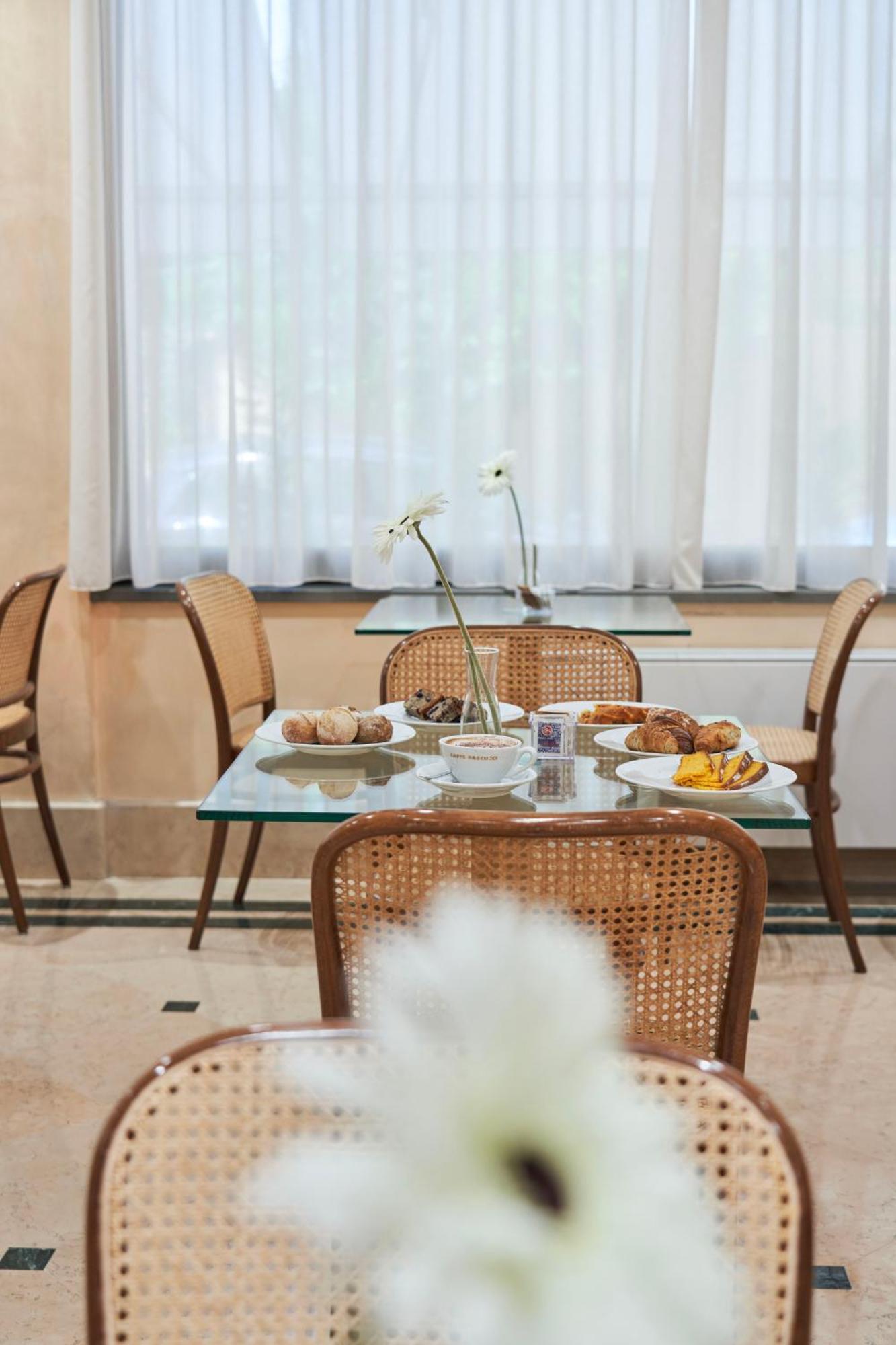 Hotel Cyrano Saronno Esterno foto