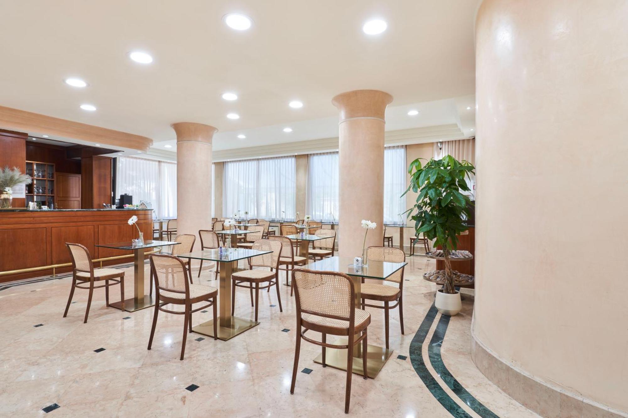 Hotel Cyrano Saronno Esterno foto