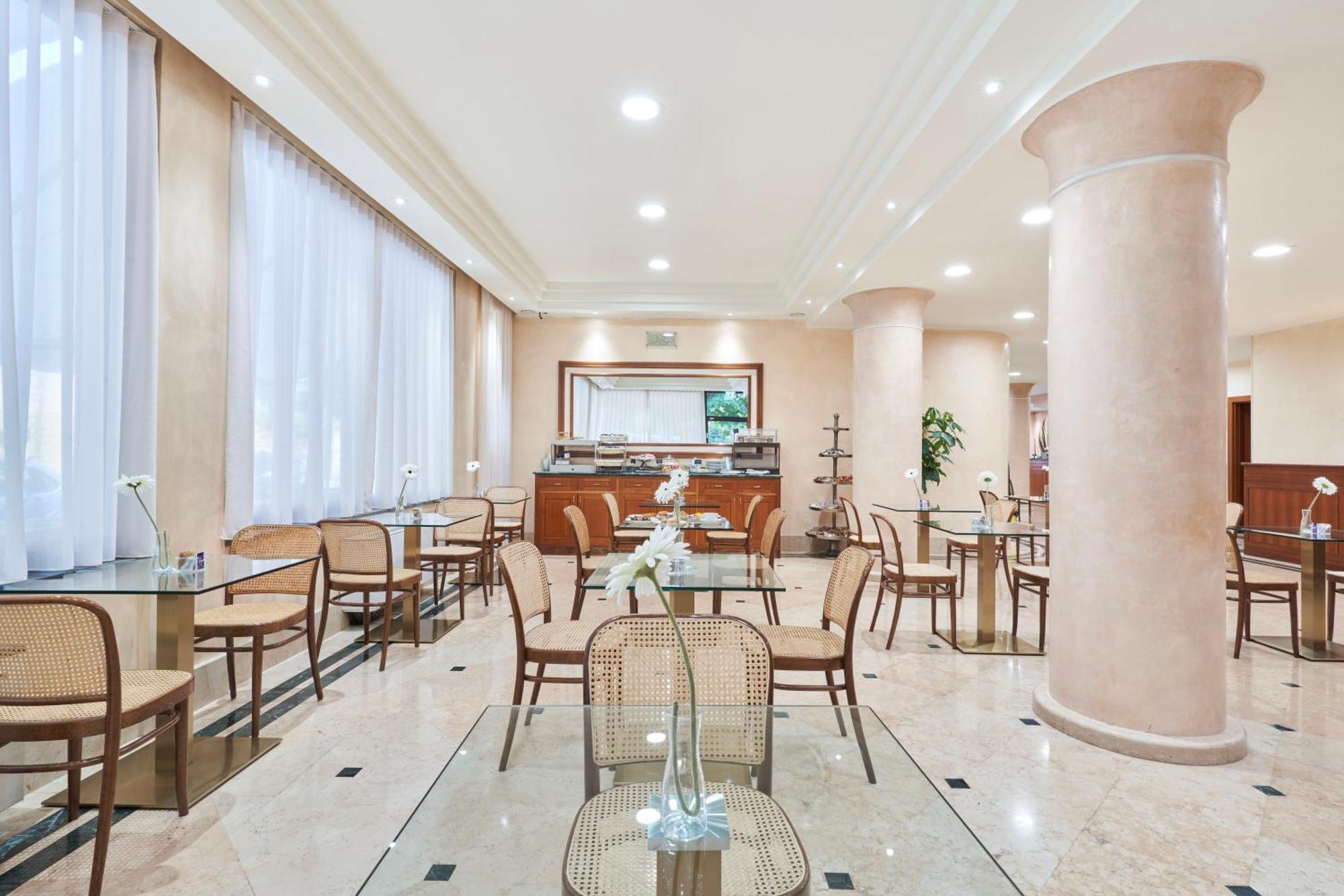 Hotel Cyrano Saronno Esterno foto