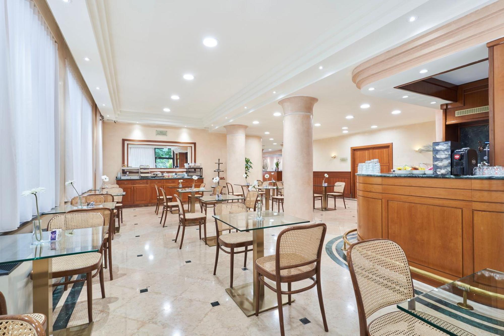 Hotel Cyrano Saronno Esterno foto