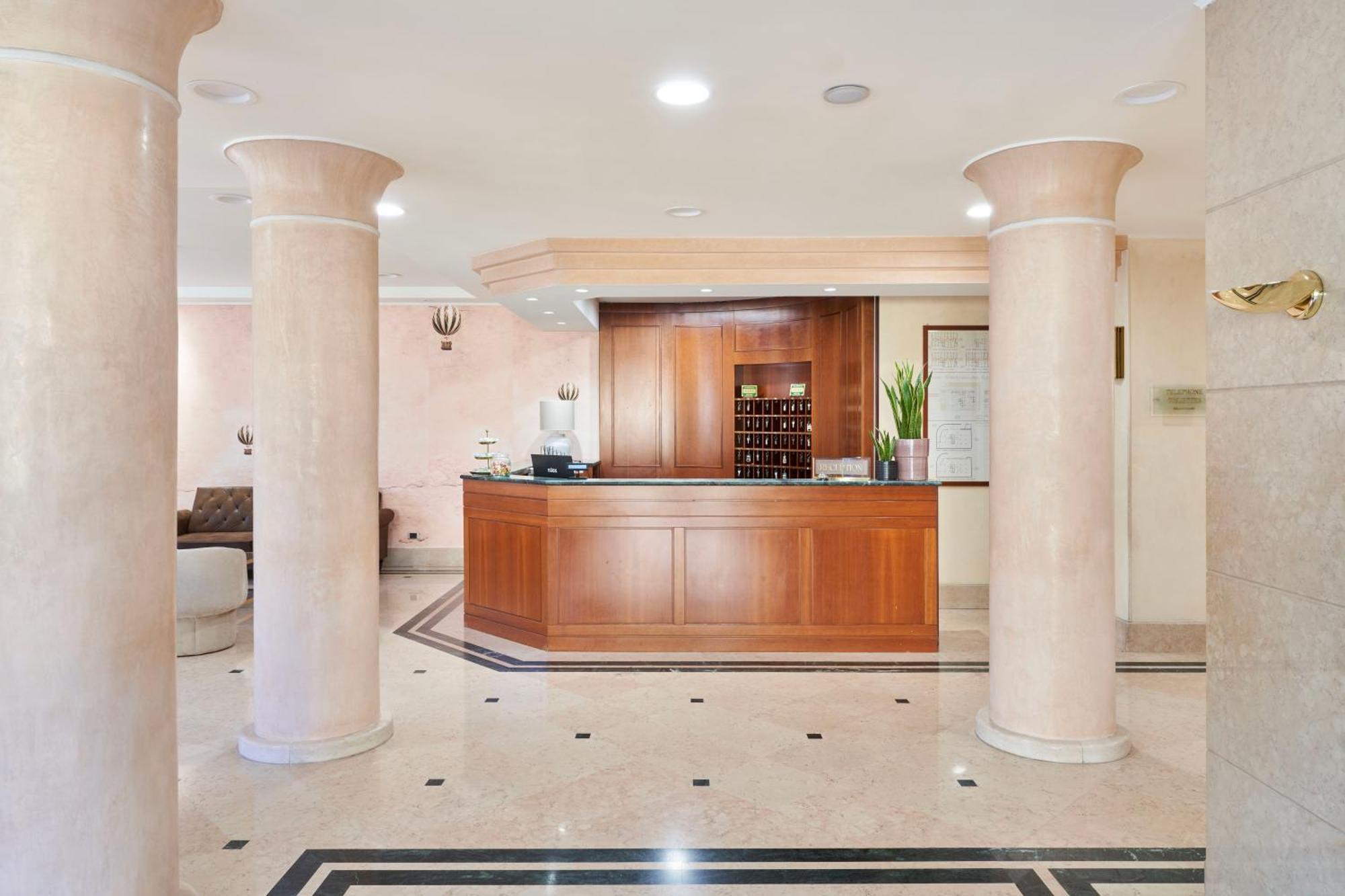 Hotel Cyrano Saronno Esterno foto
