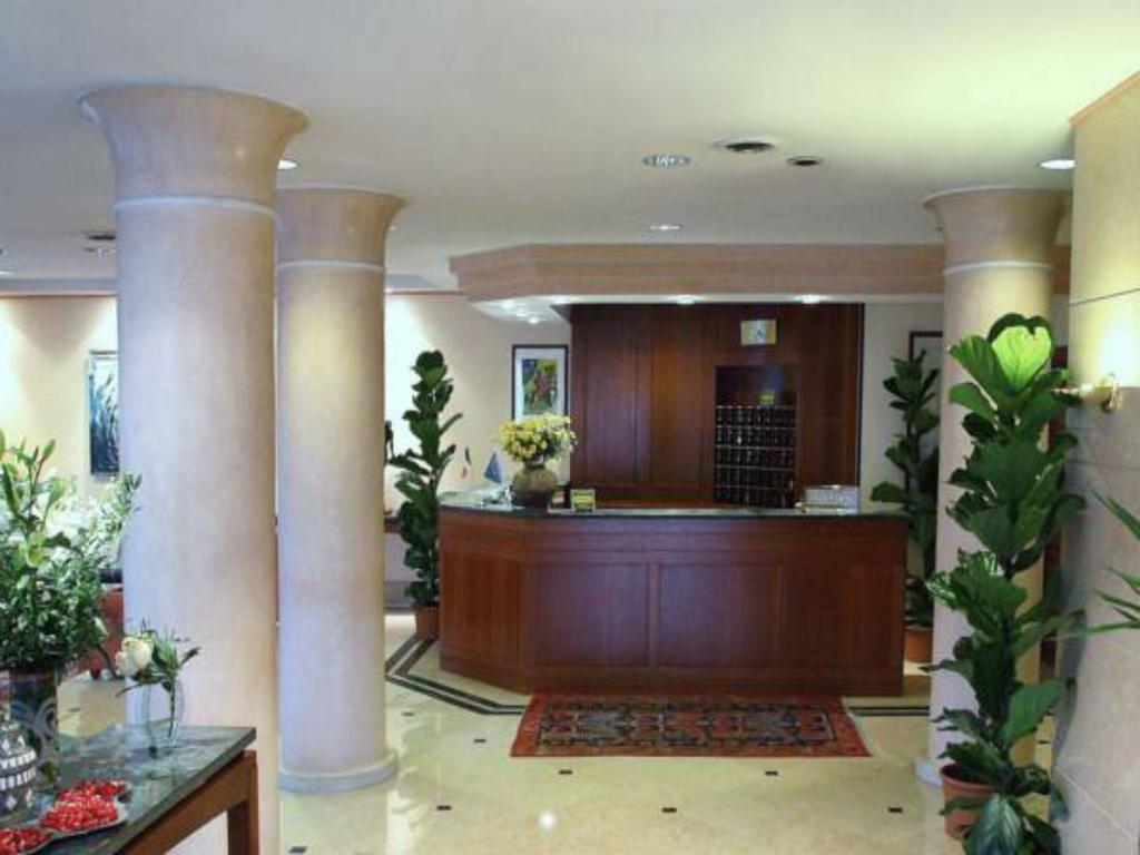 Hotel Cyrano Saronno Esterno foto