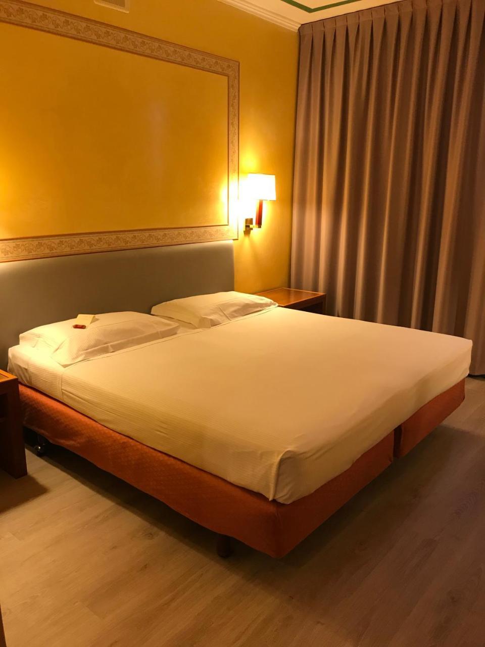 Hotel Cyrano Saronno Esterno foto
