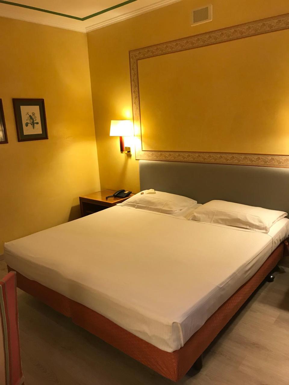Hotel Cyrano Saronno Esterno foto